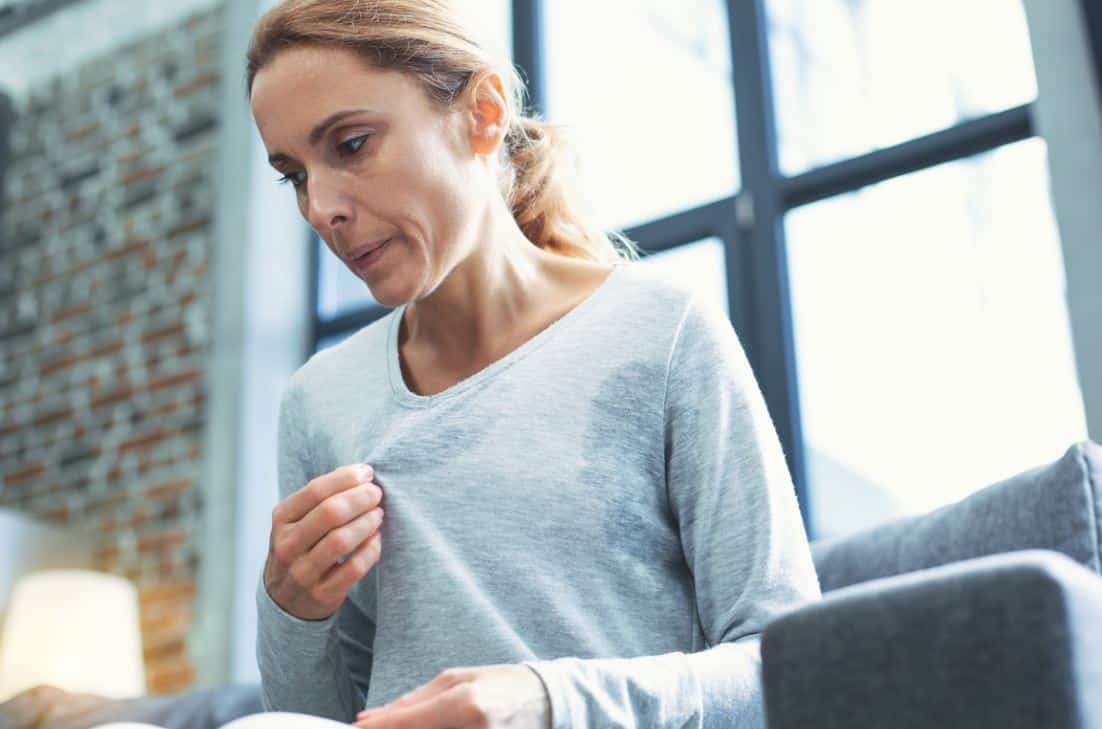 Bouffées de chaleur après 65 ans : causes et solutions possibles