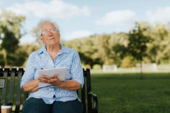 femme souriante pension de réversion