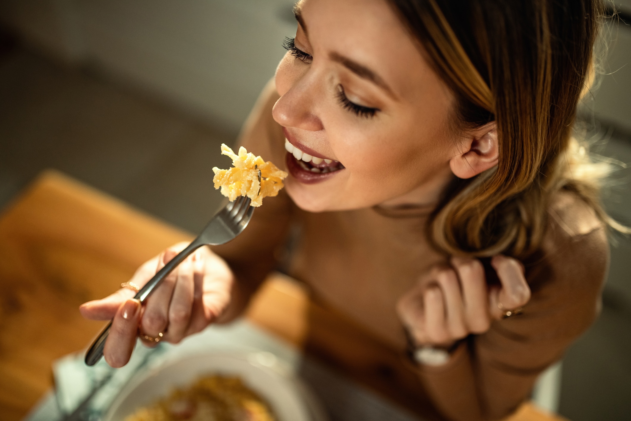 femme qui mange mauvais microbiote