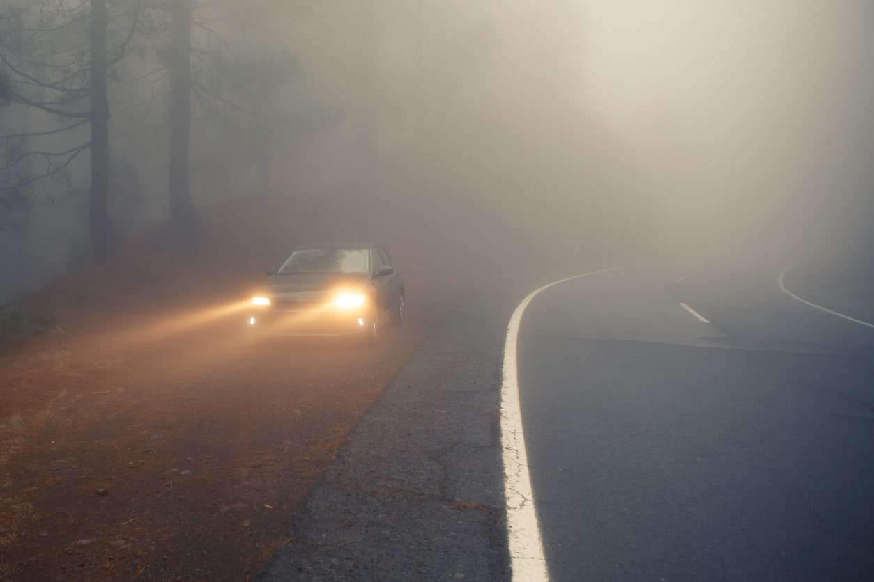 voiture chauffe moteur route