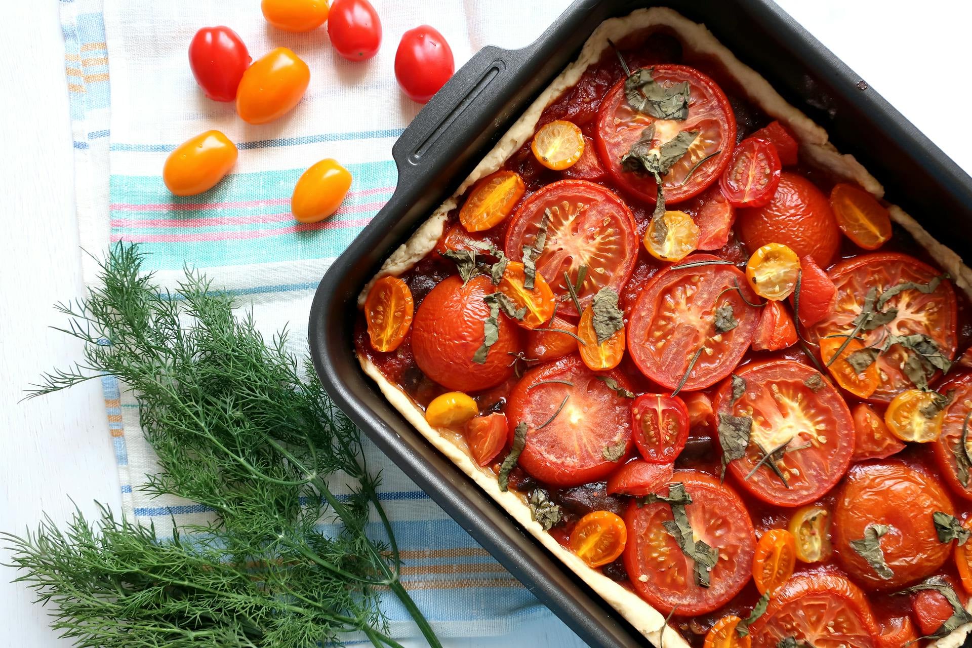 La tarte à la tomate traditionnelle qui fait fondre de plaisir