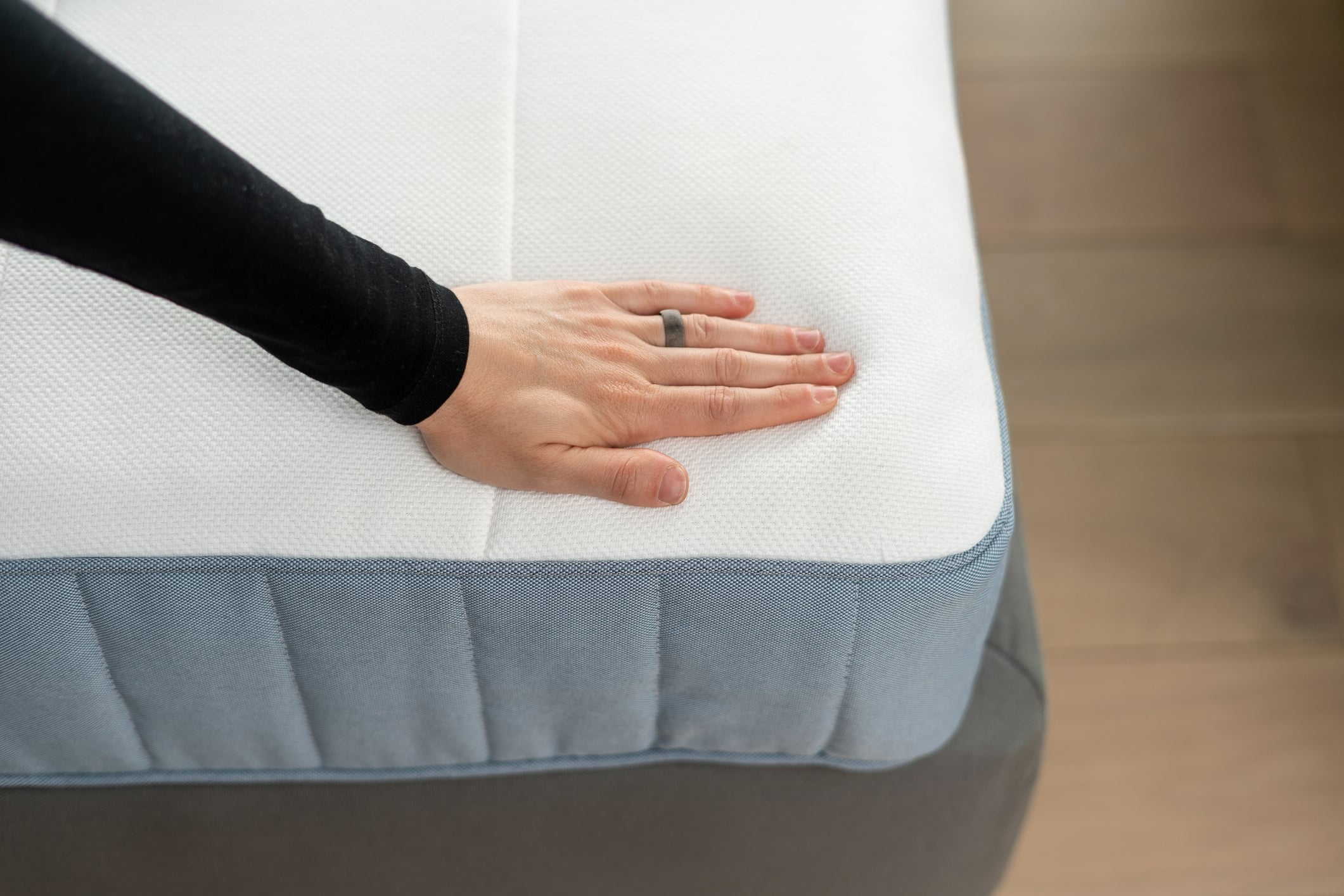 Les petits signaux du quotidien qui trahissent un matelas fatigué