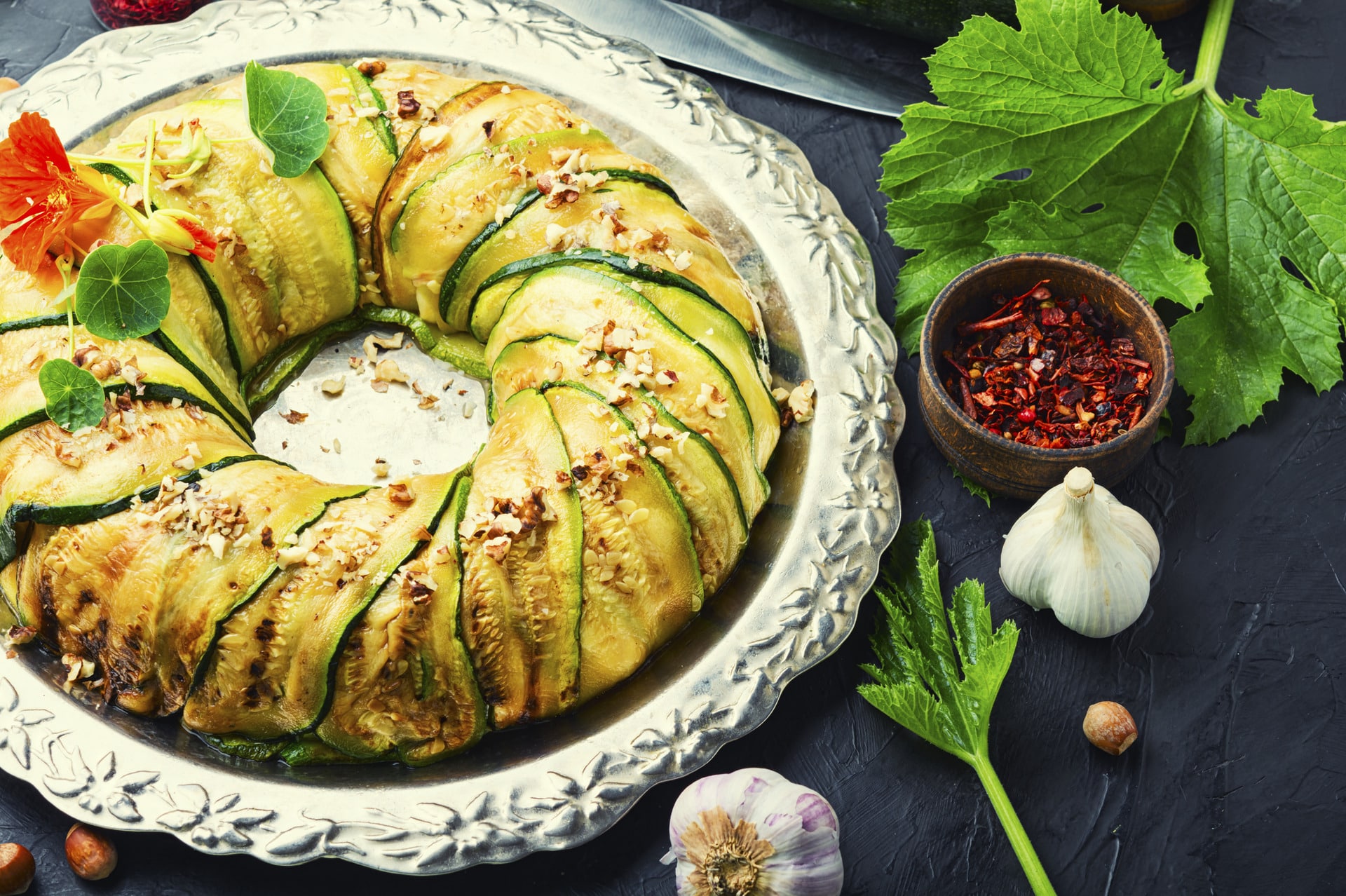 Charlotte salée de courgettes farcie : l'élégance d'un plat de fête facile