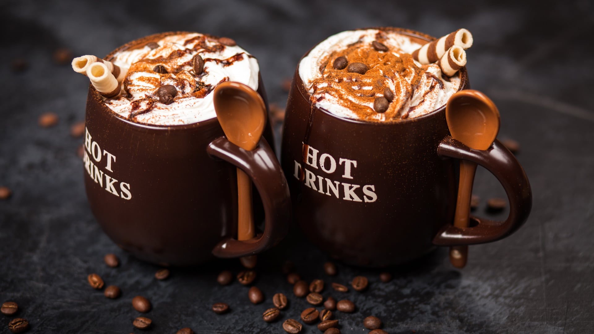 Chocolat chaud façon cannelle-orange : le mariage parfait des épices et d'agrume