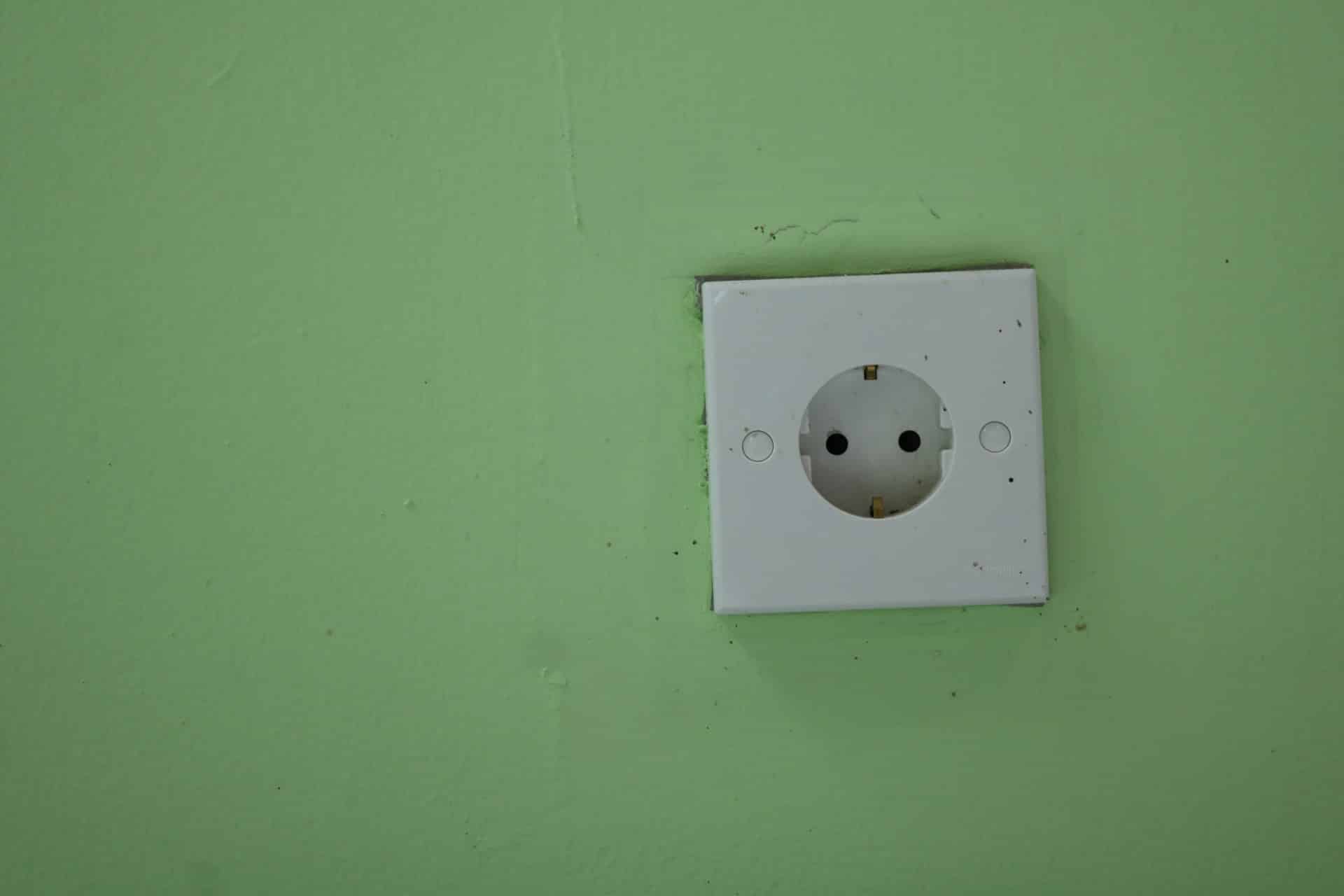 Mufid Majnun Prise Électrique