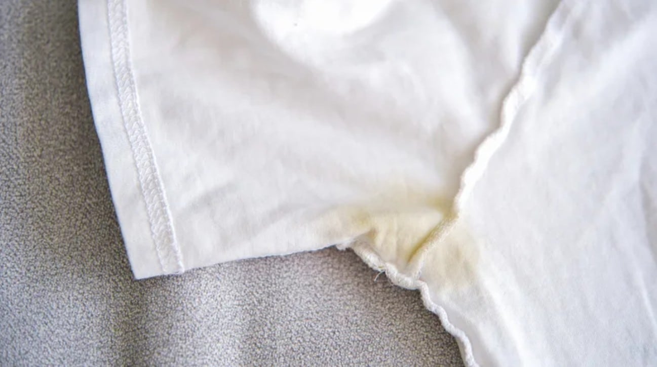 La méthode miracle maison : la recette la plus efficace pour effacer les traces jaunes