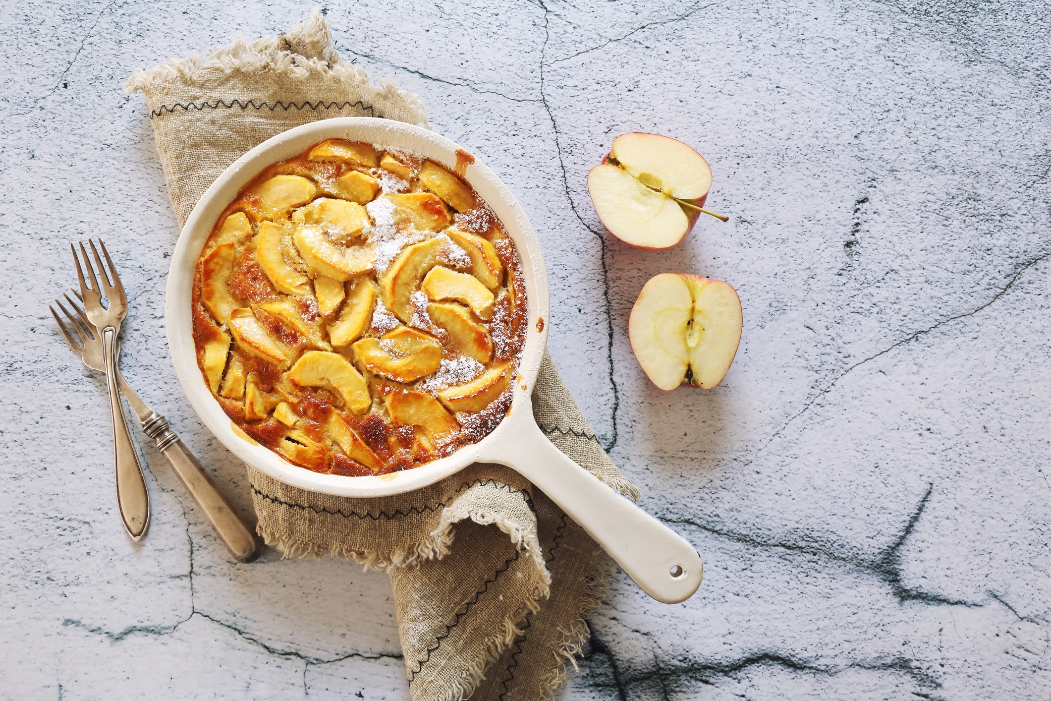 Les étapes pour un clafoutis moelleux pommes, poires et vanille