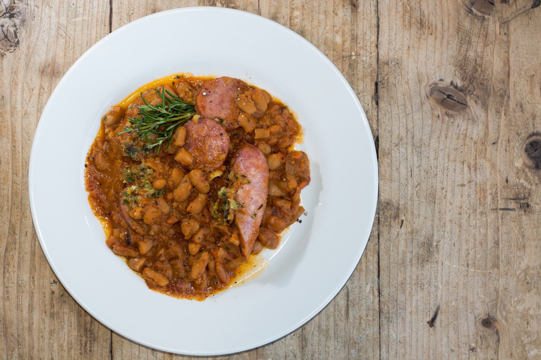 La sélection des essentiels : haricots blancs, viandes du Sud-Ouest et bouillon maison