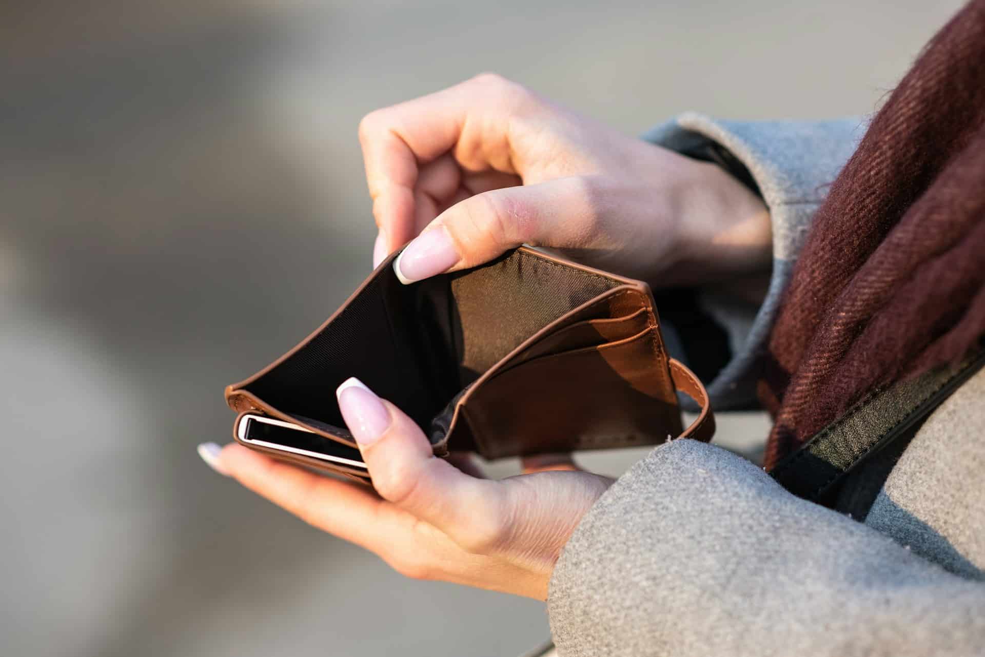 Emil Kalibradov Porte Monnaie Unsplash