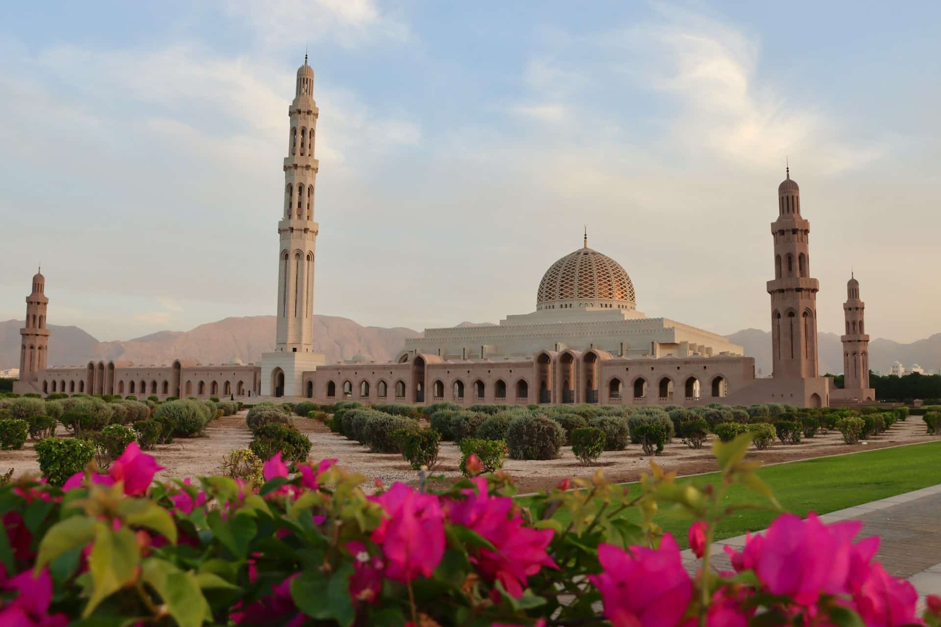 Hongbin Oman Muscat Unsplash