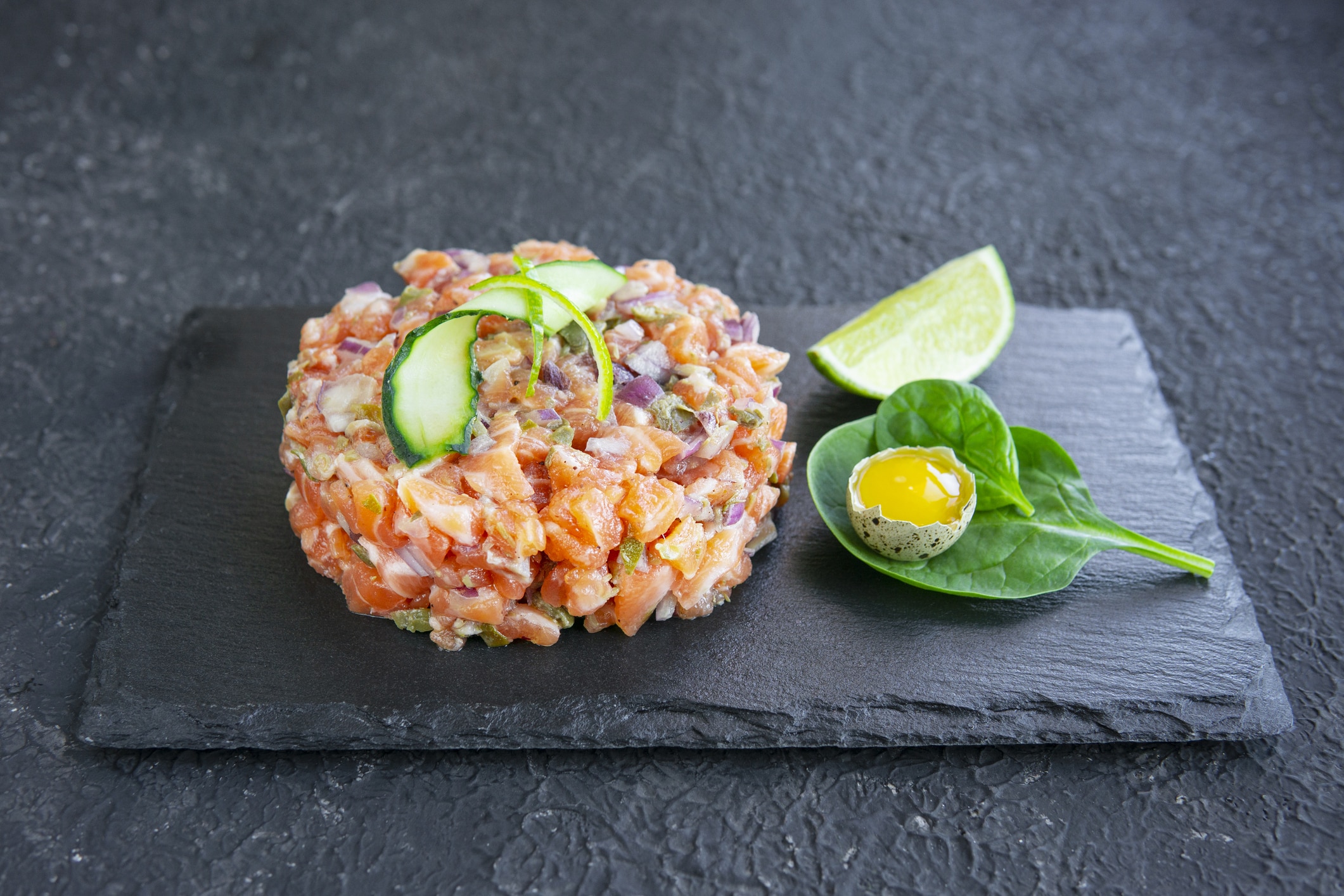 Gravlax express à la betterave : la touche nordique pleine de couleur