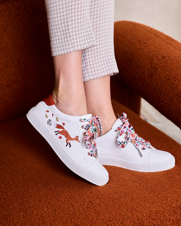 Cette Paire De Baskets Au Motif Renard %c3%a0 Croquer Est Faite En C%c3%a9r%c3%a9ales Recycl%c3%a9es