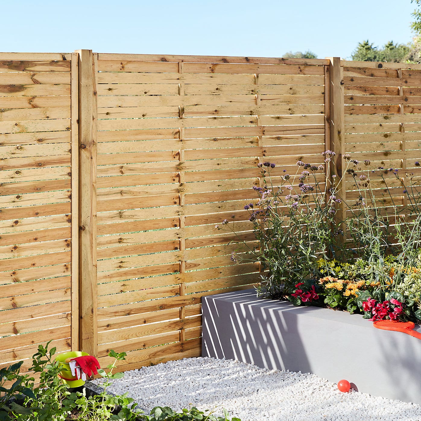 Votre Voisin Vous Observe Jusque Dans Votre Jardin Ce Panneau Castorama Regle Le Probleme En Une Apres Midi Featured