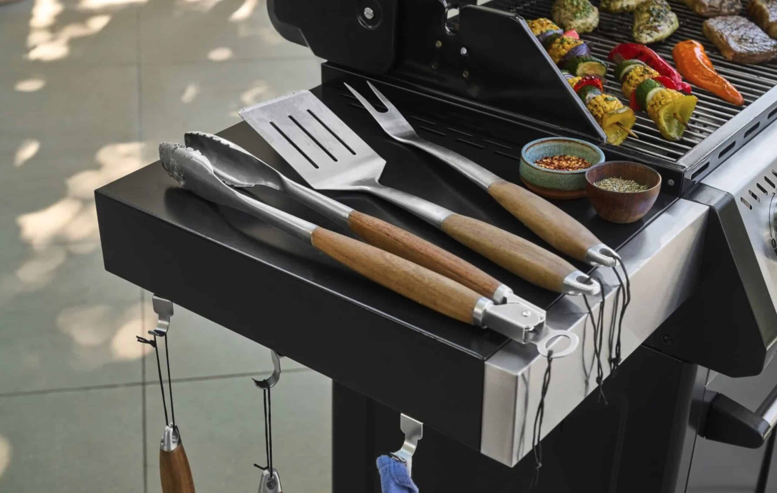Les Anciens Avaient Leur Pince A Viande En Fonte Lidl Ressort Cet Accessoire Premium A 699 E Pour Les Grillades De Lete Featured