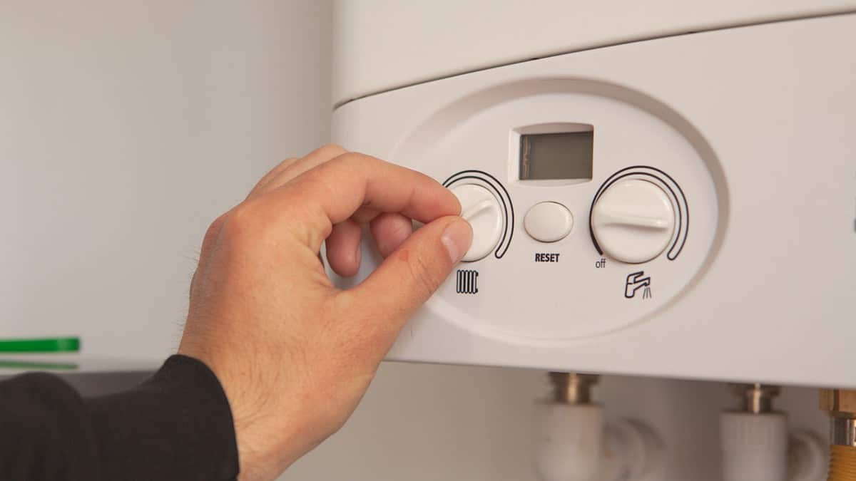 Mon chauffe-eau était réglé au maximum depuis des années : un plombier m'a montré le seul bouton à tourner pour baisser la...