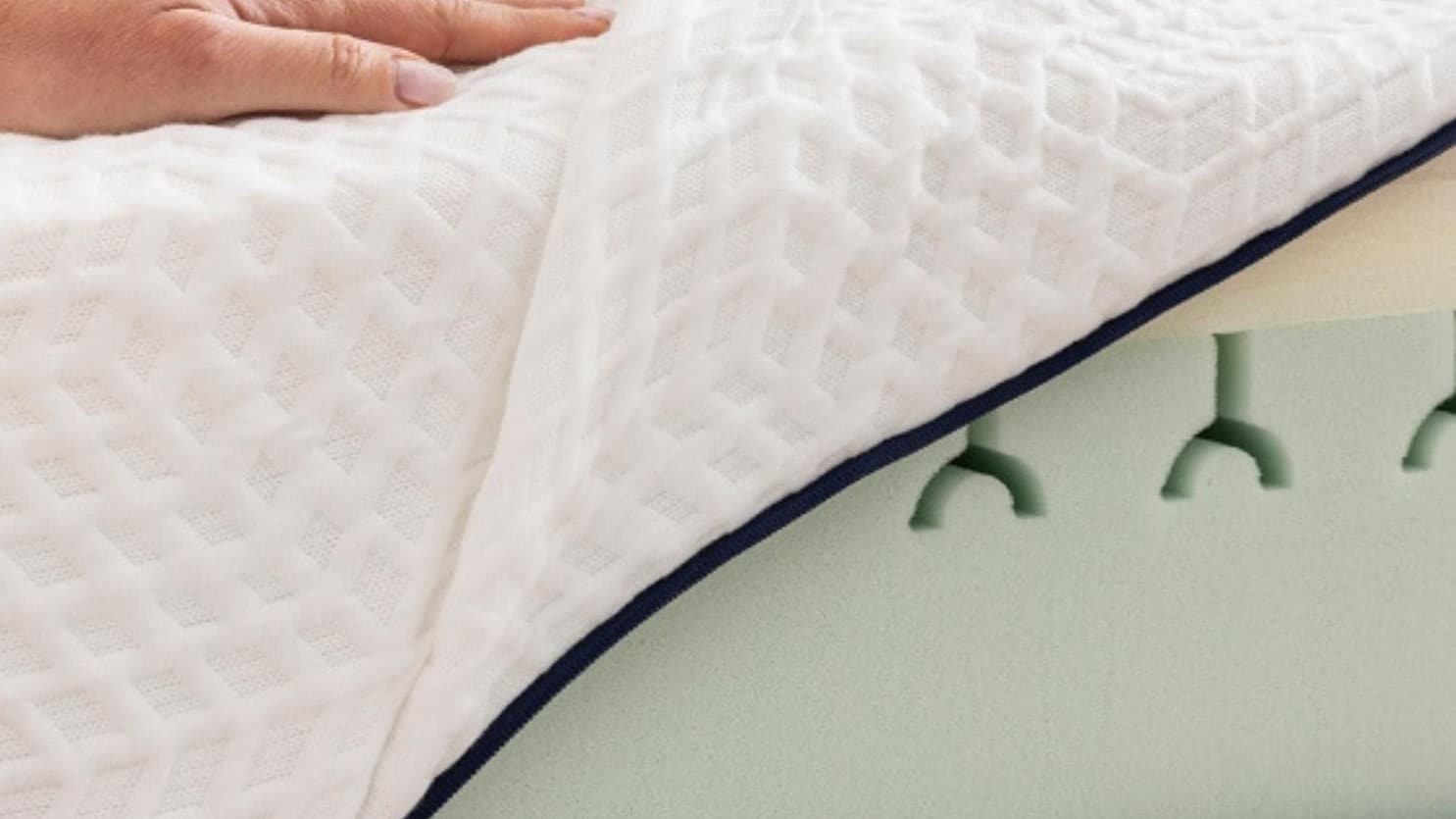 Vous vous réveillez avec le dos raide et vous pensez que c'est l'âge : regardez de quel côté votre matelas s'enfonce