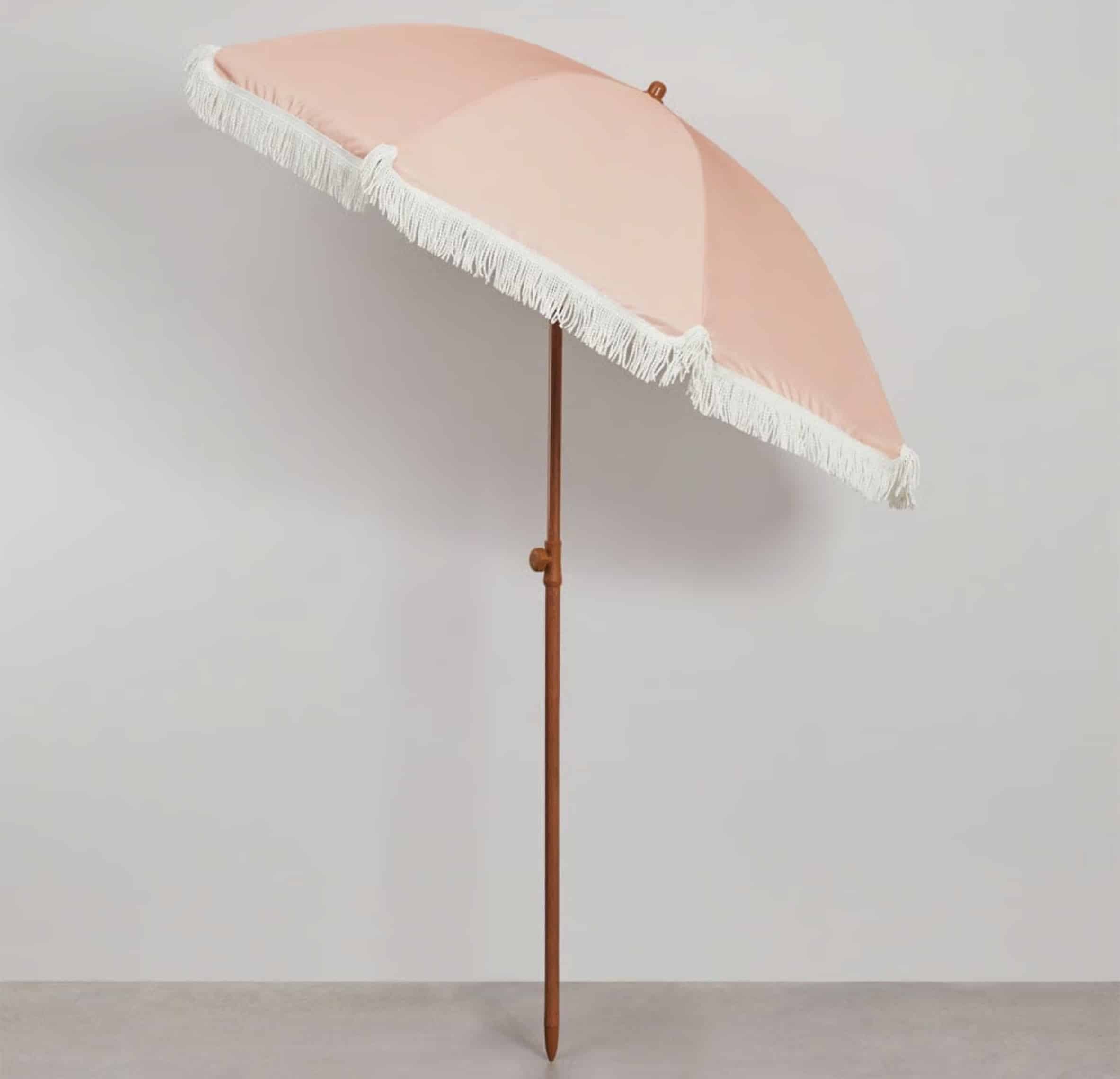 Du polyester anti-UV et des franges bohèmes pour une touche d'originalité au jardin