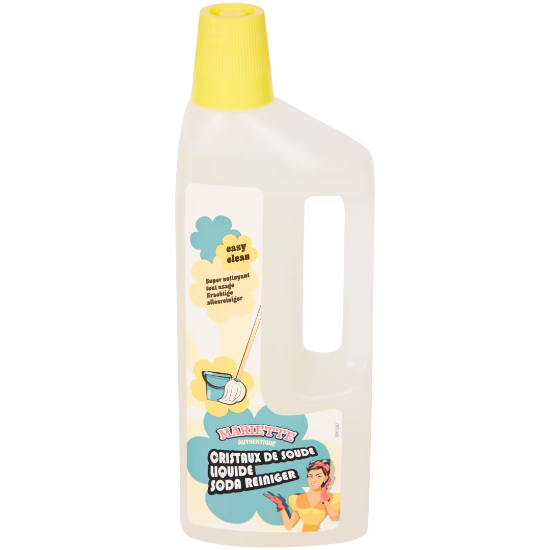 Ce spray ménager aux cristaux de soude à seulement 1,65 euro va révolutionner l'entretien de votre terrasse !