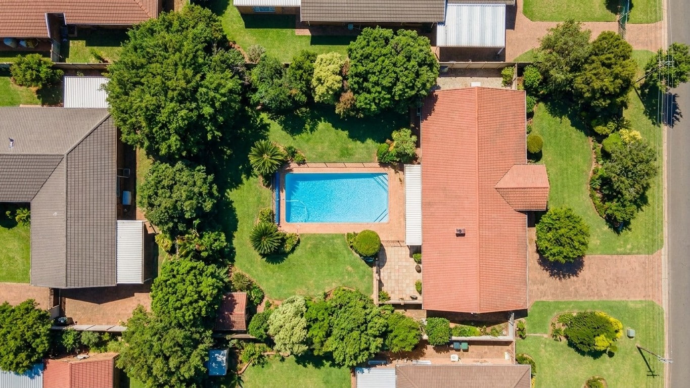 Fini la piscine creusée discrète : voici ce que la DGFiP repère désormais depuis le ciel (et ça remonte sur plusieurs années)