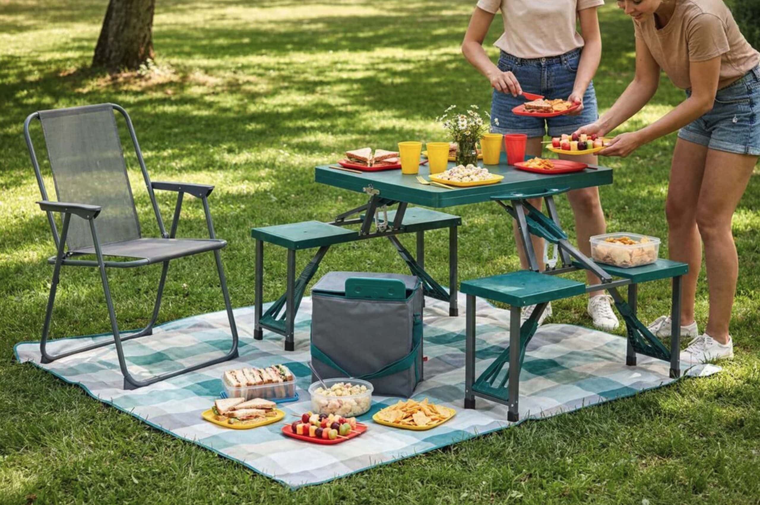 Jai Achete Cette Table Valise Pliante Avec Sieges A 29 E Chez Gifi Pour Mes Pique Niques Ce Qui Ma Bluffee Une Fois Depliee Je Ne My Attendais Pas Featured