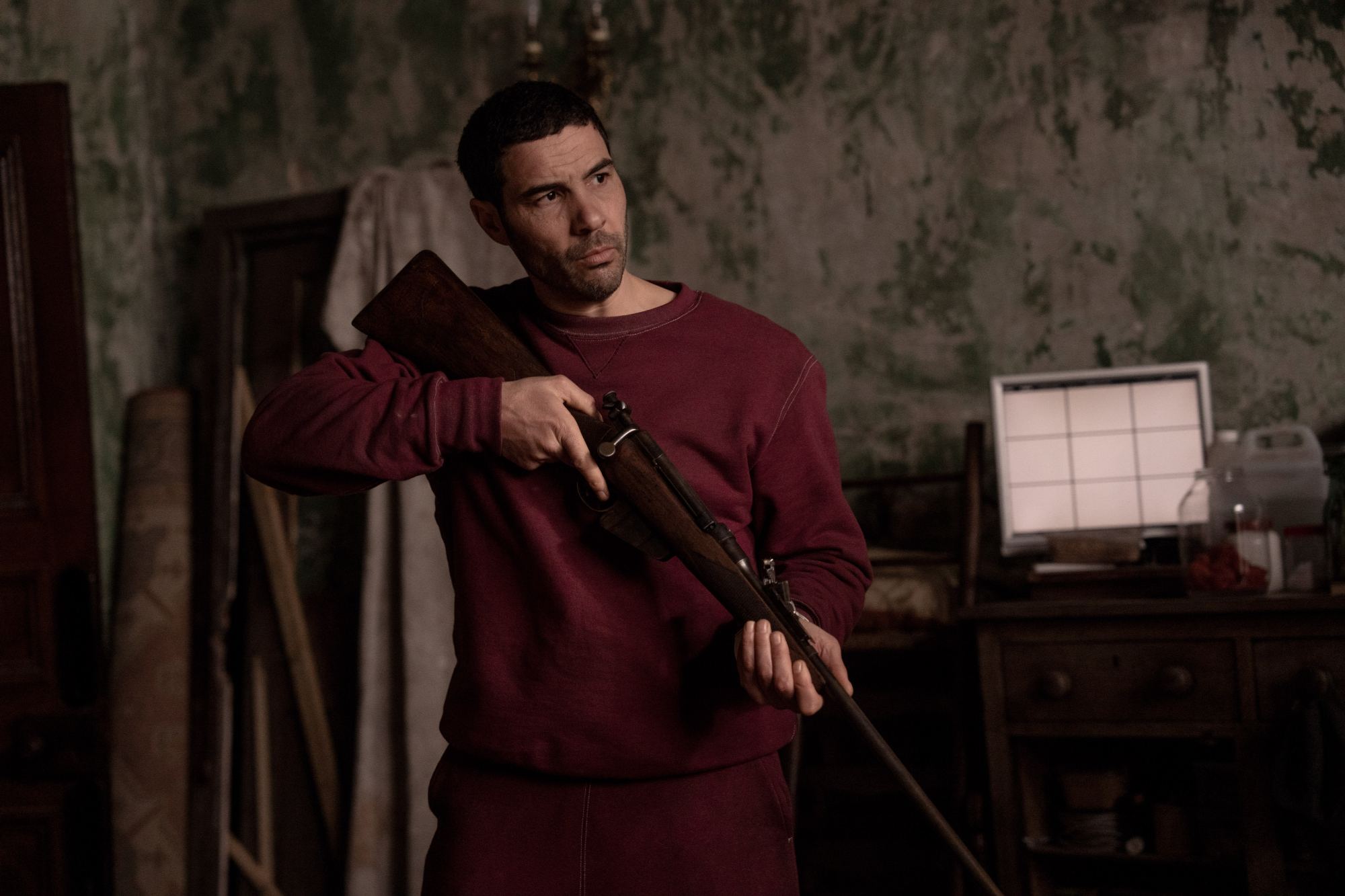 Les Bonnes Raisons De Decouvrir La Nouvelle Serie Daction Avec Tahar Rahim Sur Canal Featured