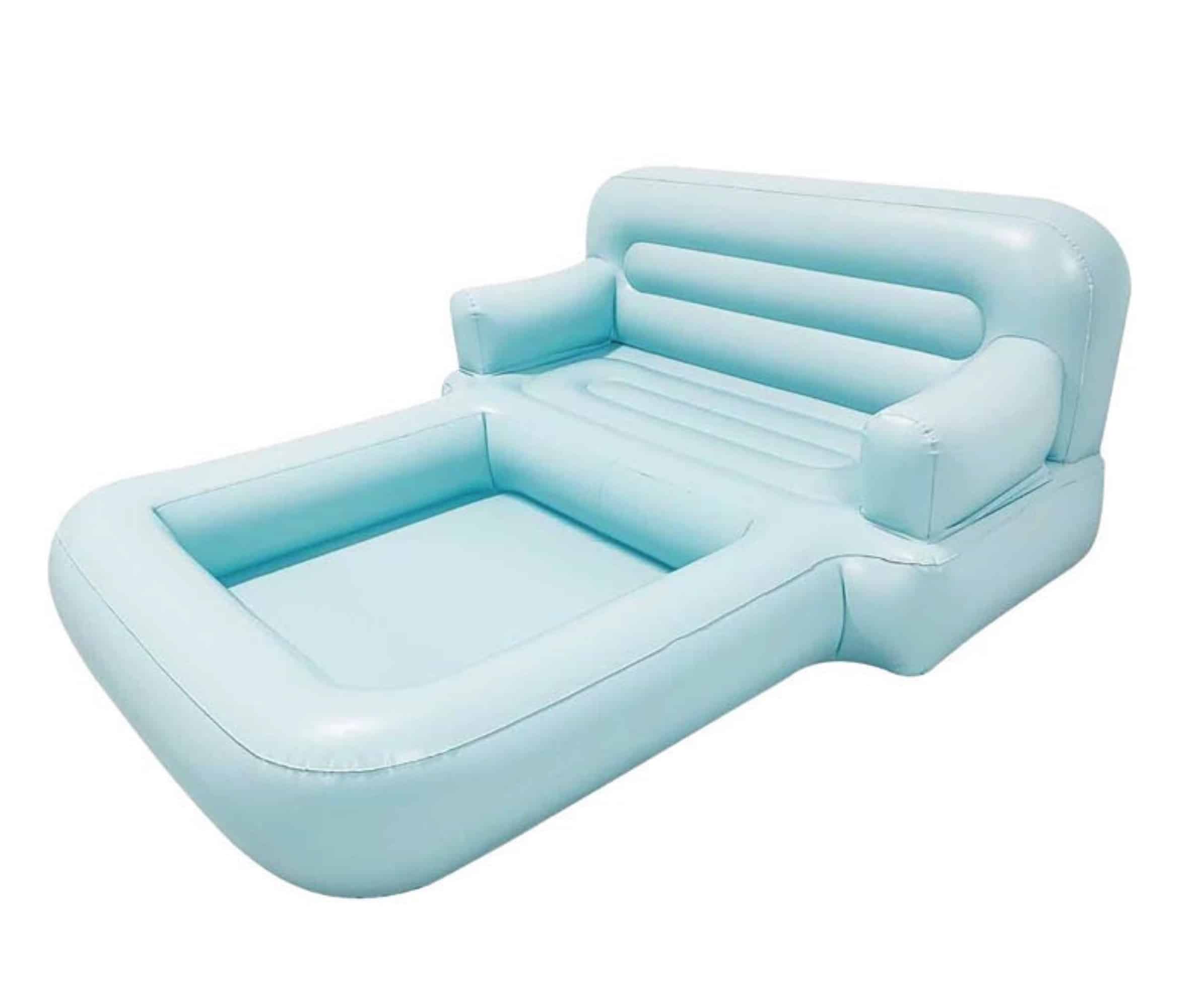 Un concept de bassin en forme de sofa aussi original qu'irrésistible pour les plus jeunes