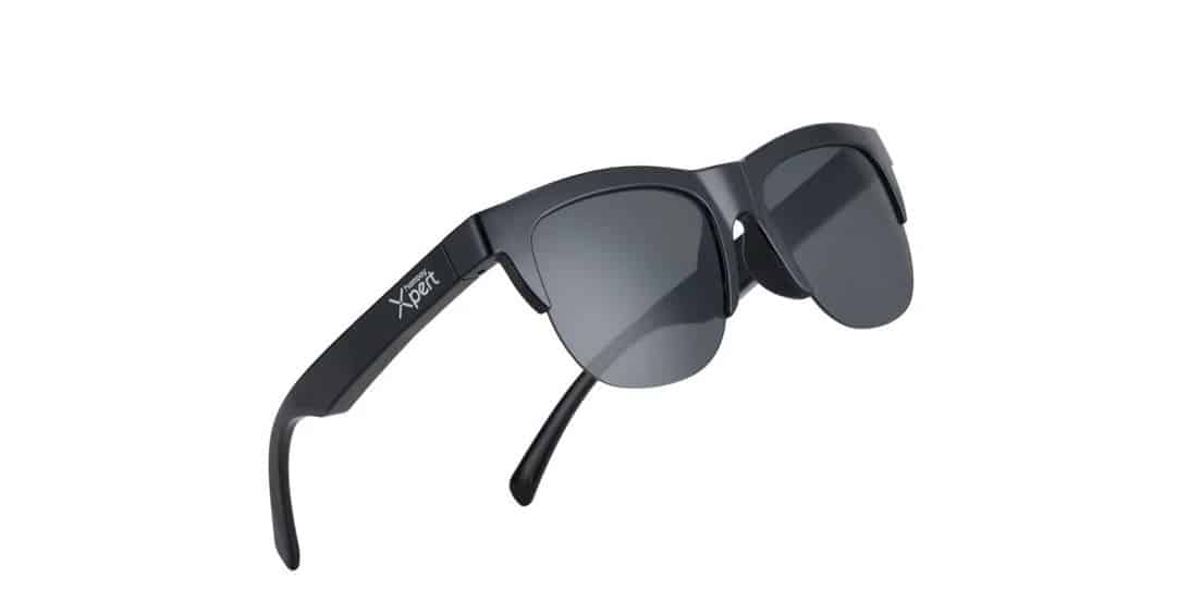 Un traducteur instantané astucieusement dissimulé dans une paire de lunettes de soleil