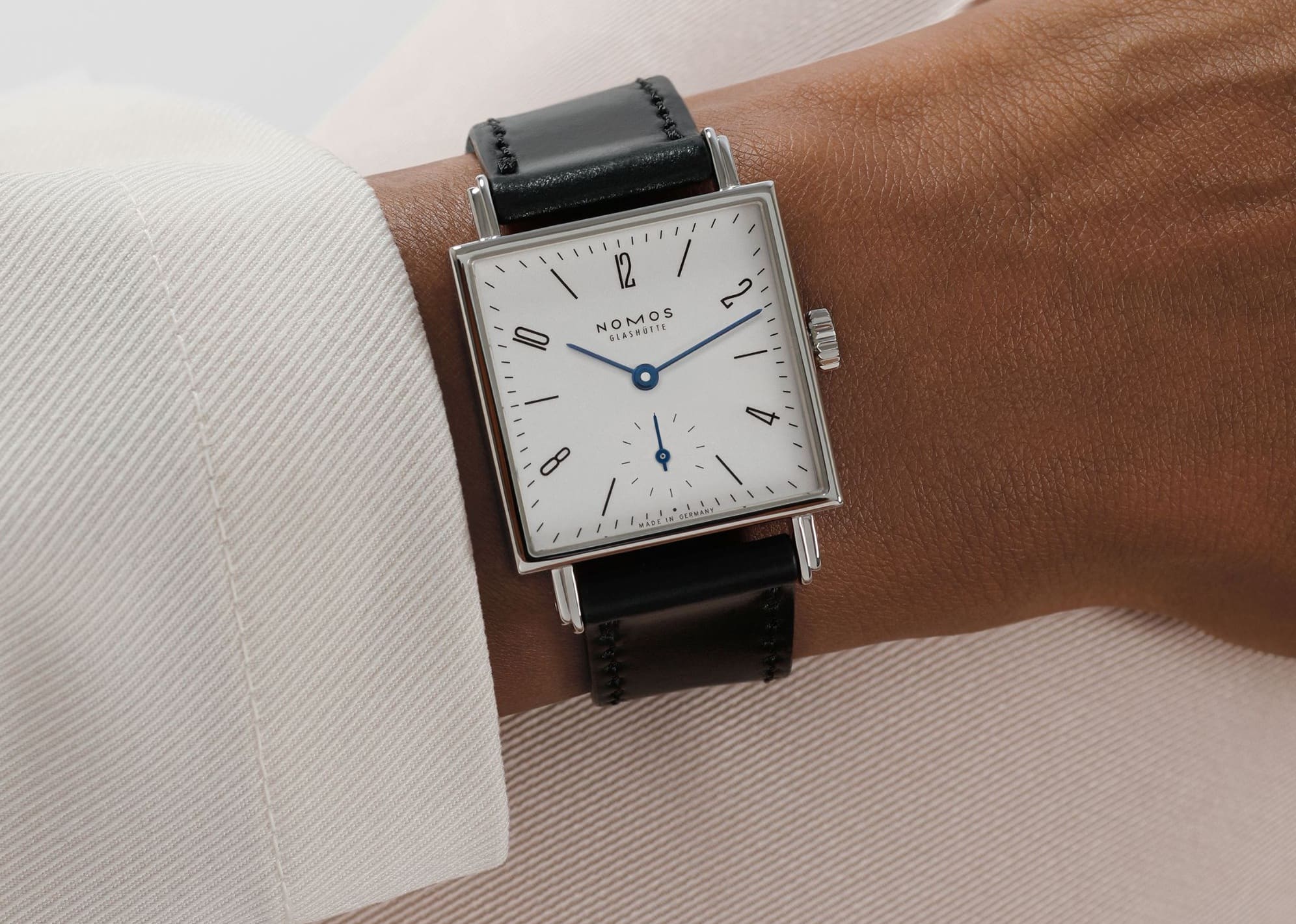 Fini Les Gros Boitiers Voyants Nomos Sort Deux Montres Carrees Que Les Puristes Attendaient Featured