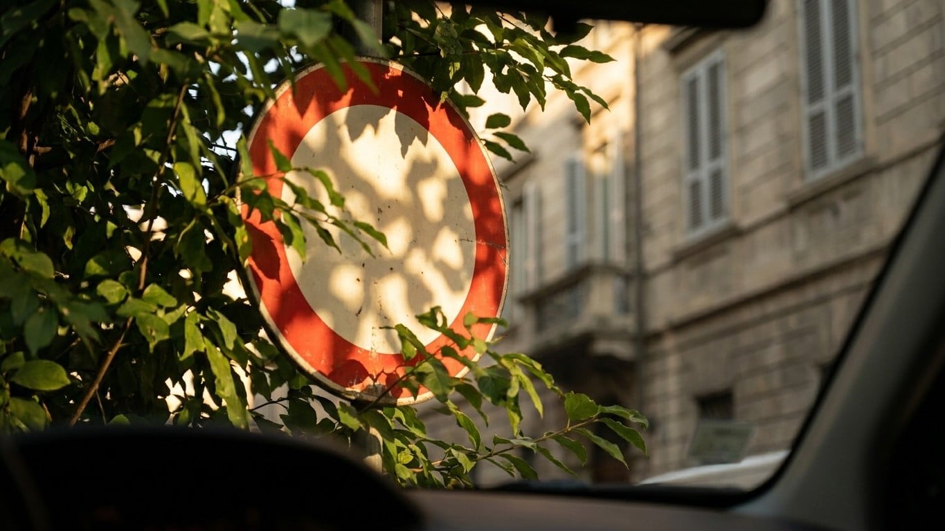 J'ai traversé le centre historique de Florence avec ma voiture de location : six mois plus tard, une lettre m'a appris ce ...