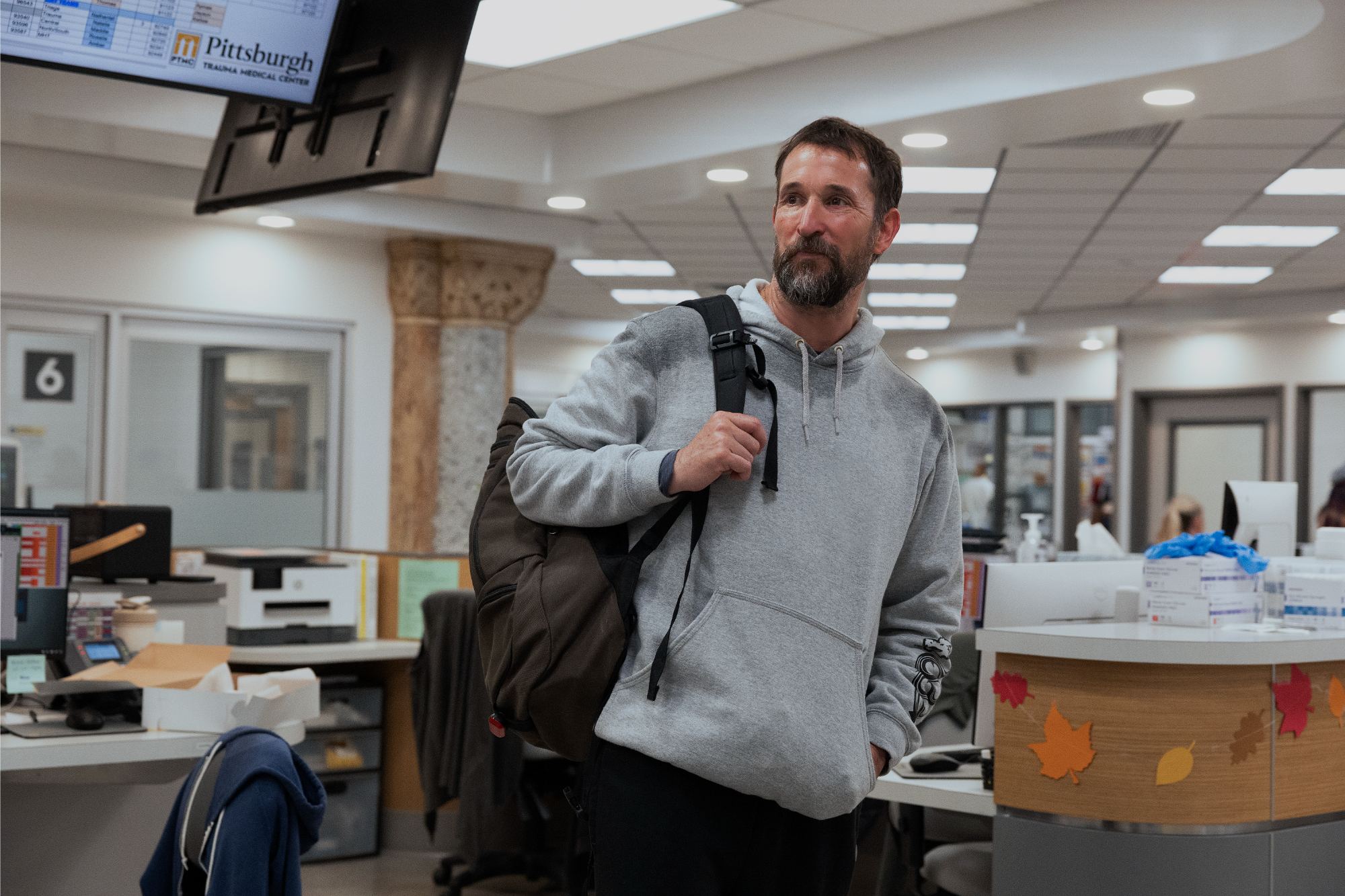 Attendue En Janvier 2027 La Saison 3 De The Pitt Fait Deja Monter La Tension Avec Ses Premieres Images Featured