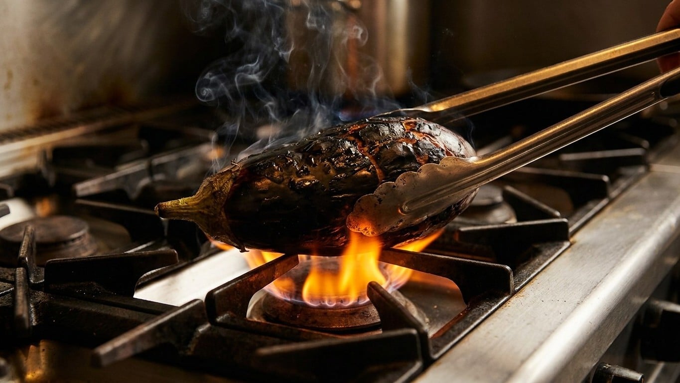 Fini le caviar d'aubergine fade et pâteux : ce que les cuisiniers font noircir avant de le mixer