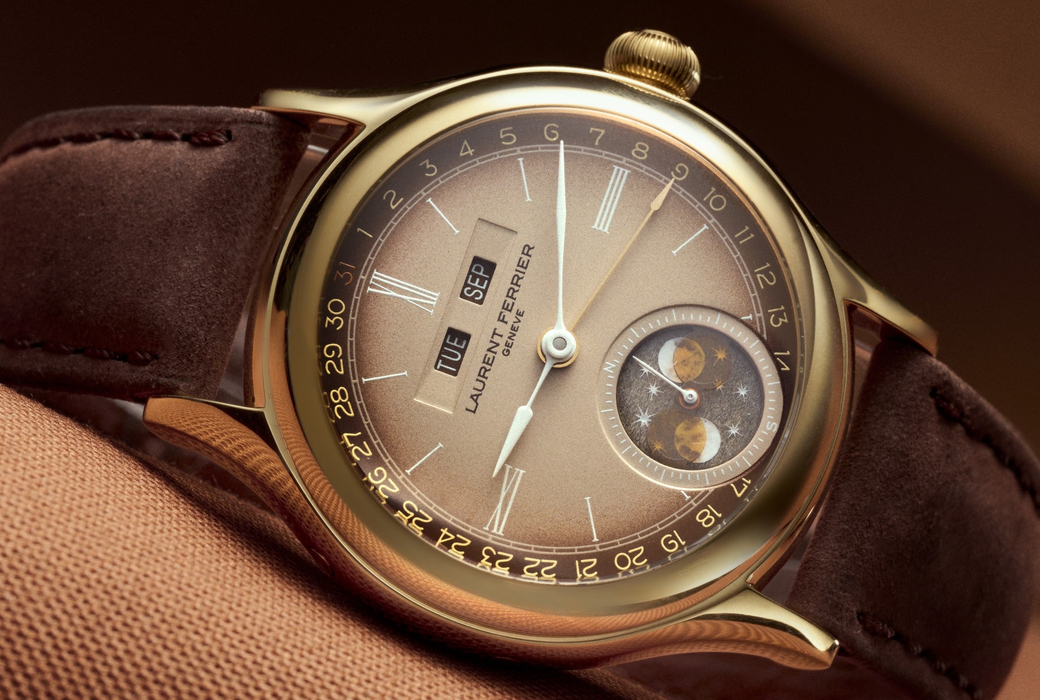20 Pieces Plus De 100 000 Euros Cette Montre Laurent Ferrier En Or Est Inspiree Par La Lumiere Du Coucher De Soleil Featured