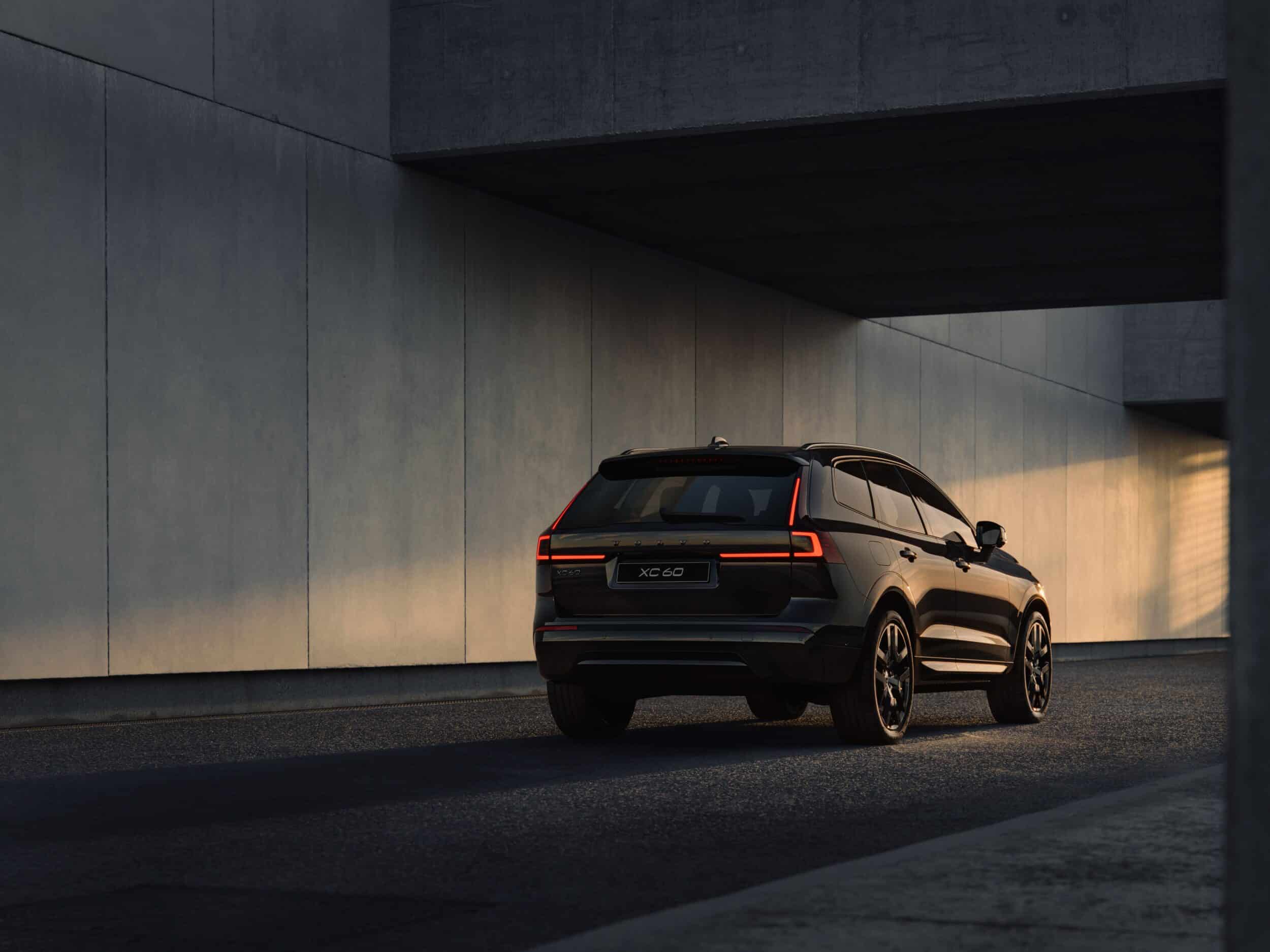 Black Edition The New Volvo Xc60 34rear