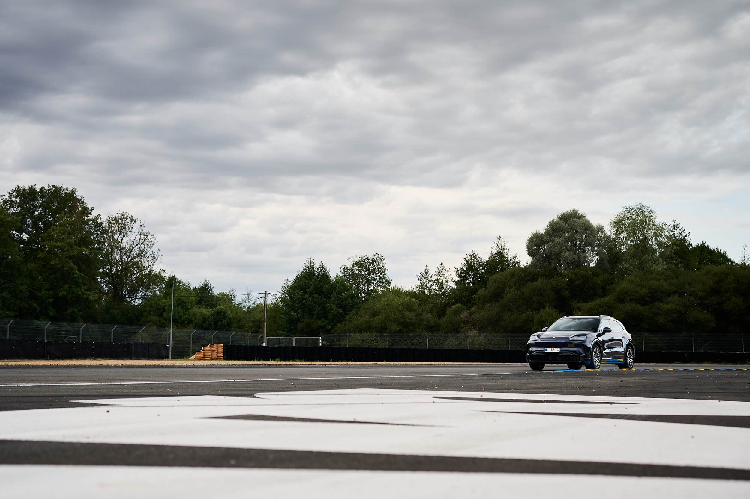 Porsche Cayenne Electric 2679