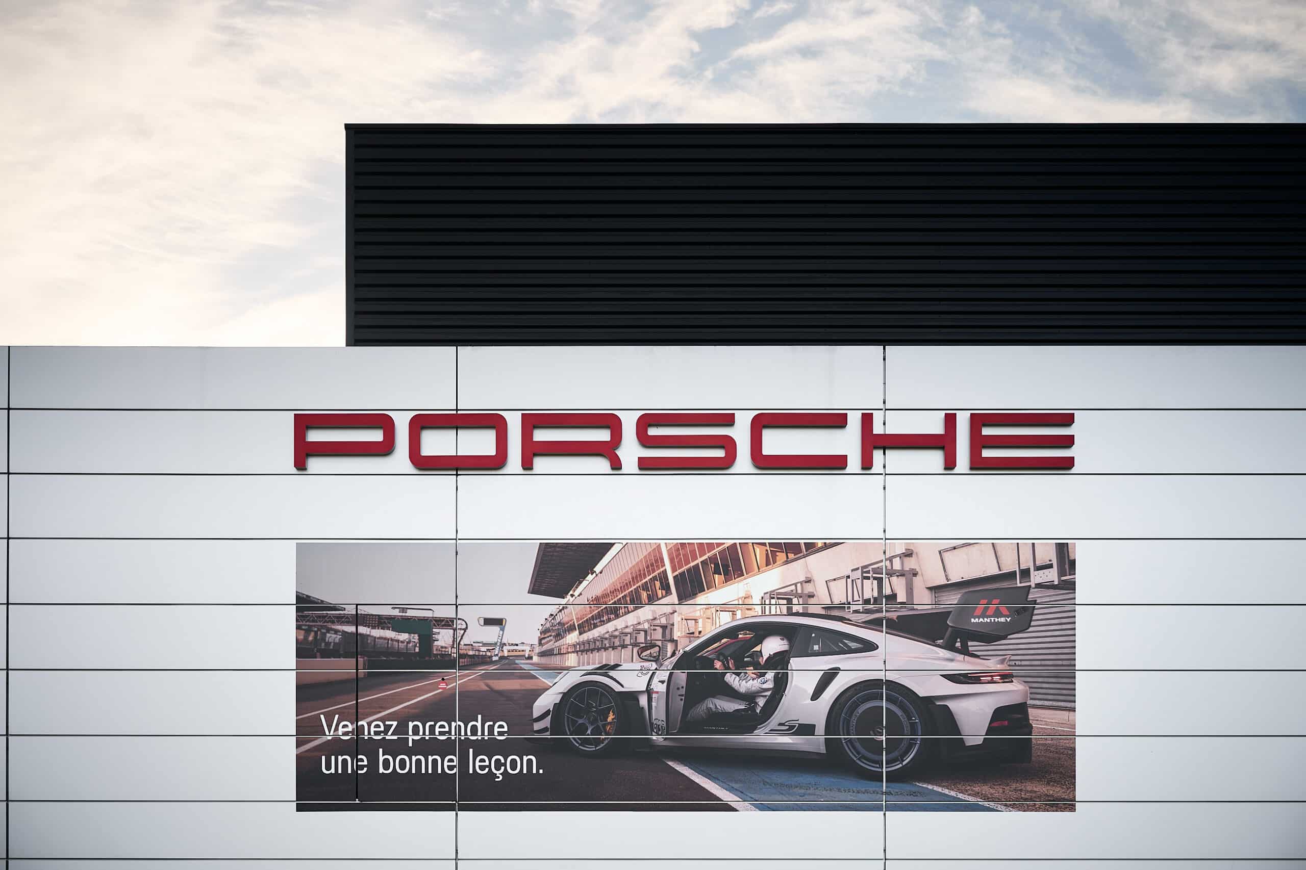 Porsche Cayenne Electric 2706
