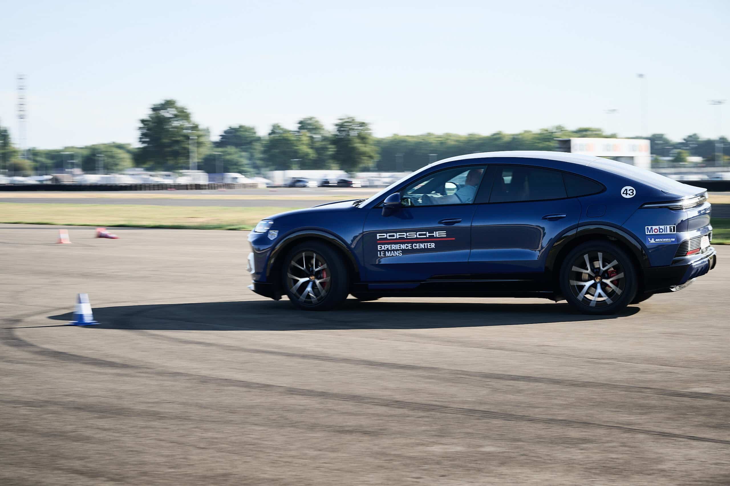 Porsche Cayenne Electric 2802