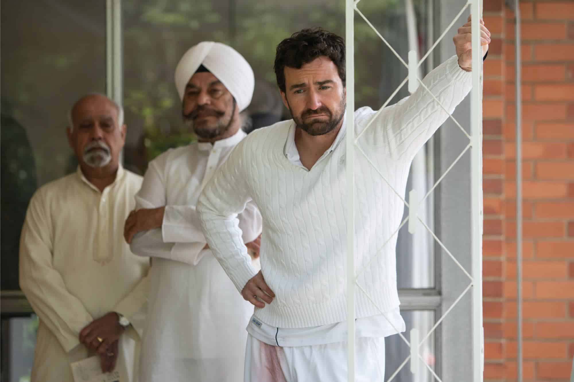 Cinq Inconnus Assis A La Table Des Celibataires Dun Mariage Achetent Une Maison Ensemble La Serie Dont Personne Ne Parle Est A Rattraper Immediatement Sur Arte Featured