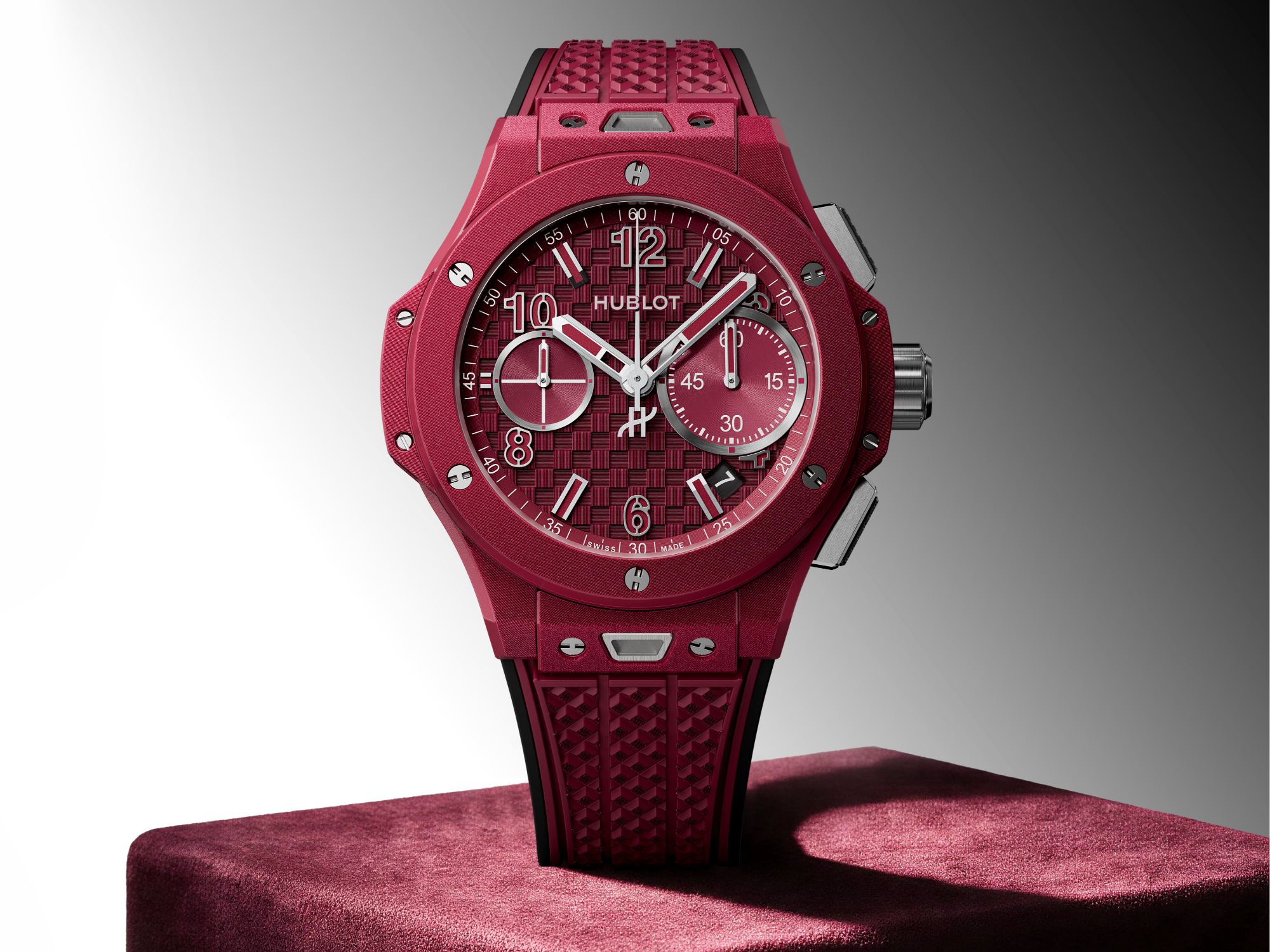 Je Ne Pensais Pas Quune Montre Pouvait Etre Aussi Agreable A Toucher La Big Bang De Hublot Soffre Une Surprenante Douceur Veloutee Featured