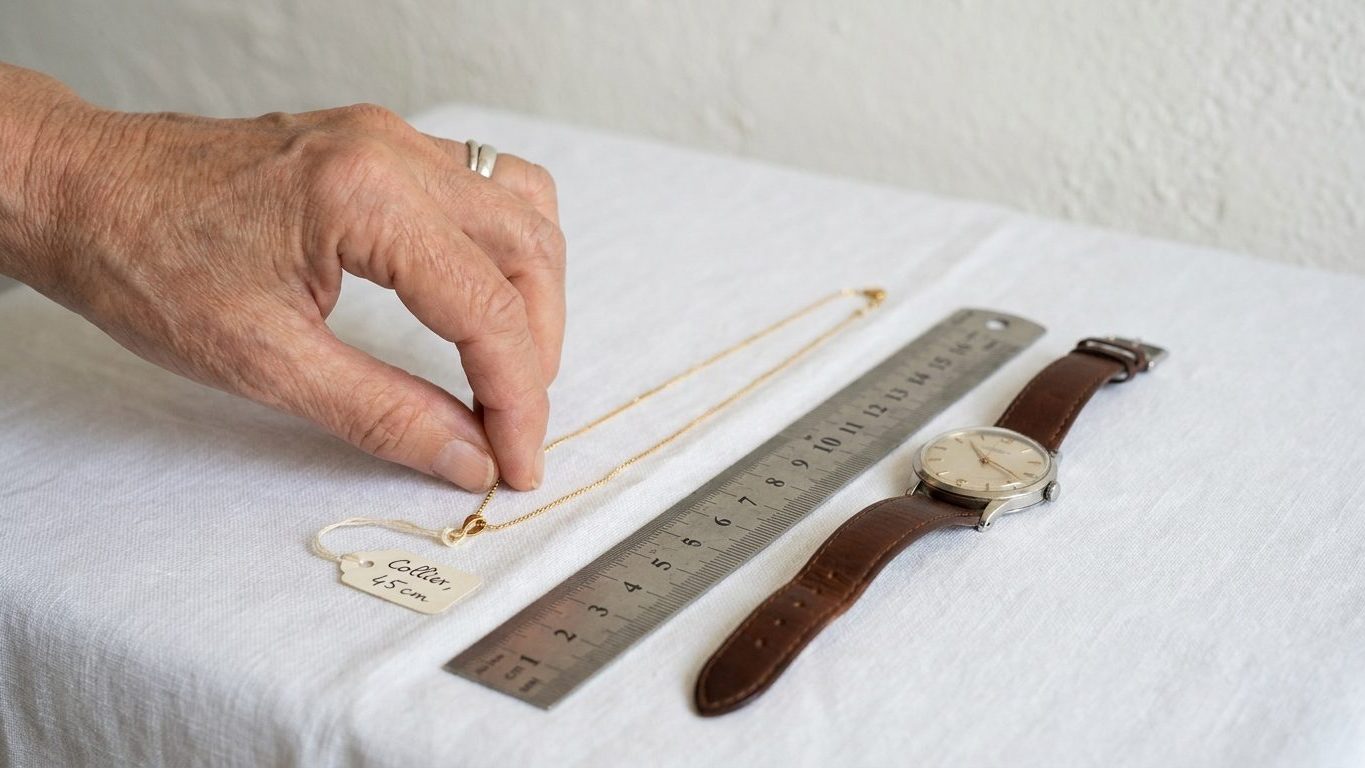 Photographiez vos bijoux posés à côté d'une règle, ce soir : c'est ce que l'assurance demande le jour du cambriolage, et p...