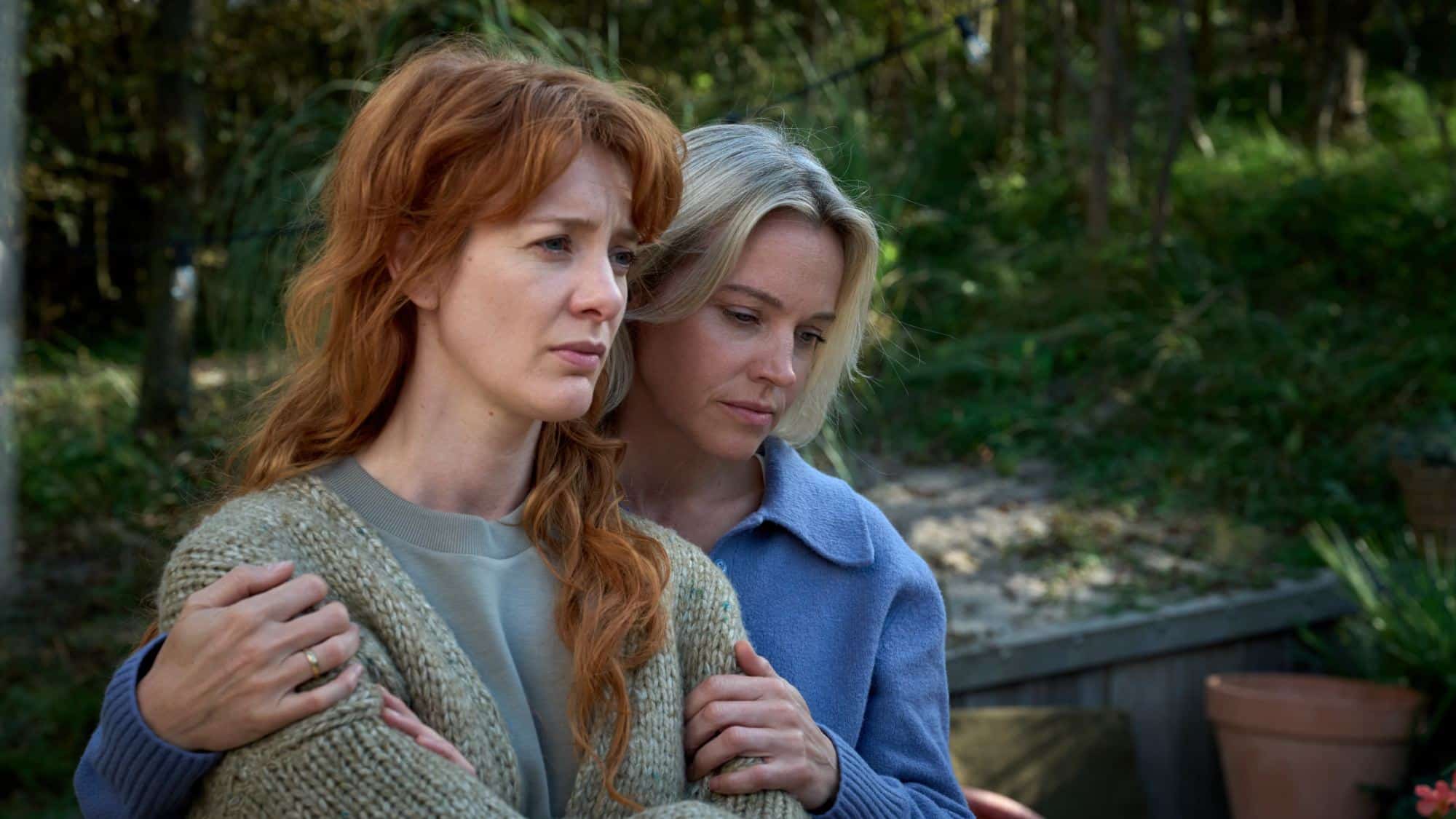 Quatre Couples Parfaits Une Villa En Cendres Cette Mini Serie Neerlandaise Se Devore En 7 Episodes Sur Netflix Featured