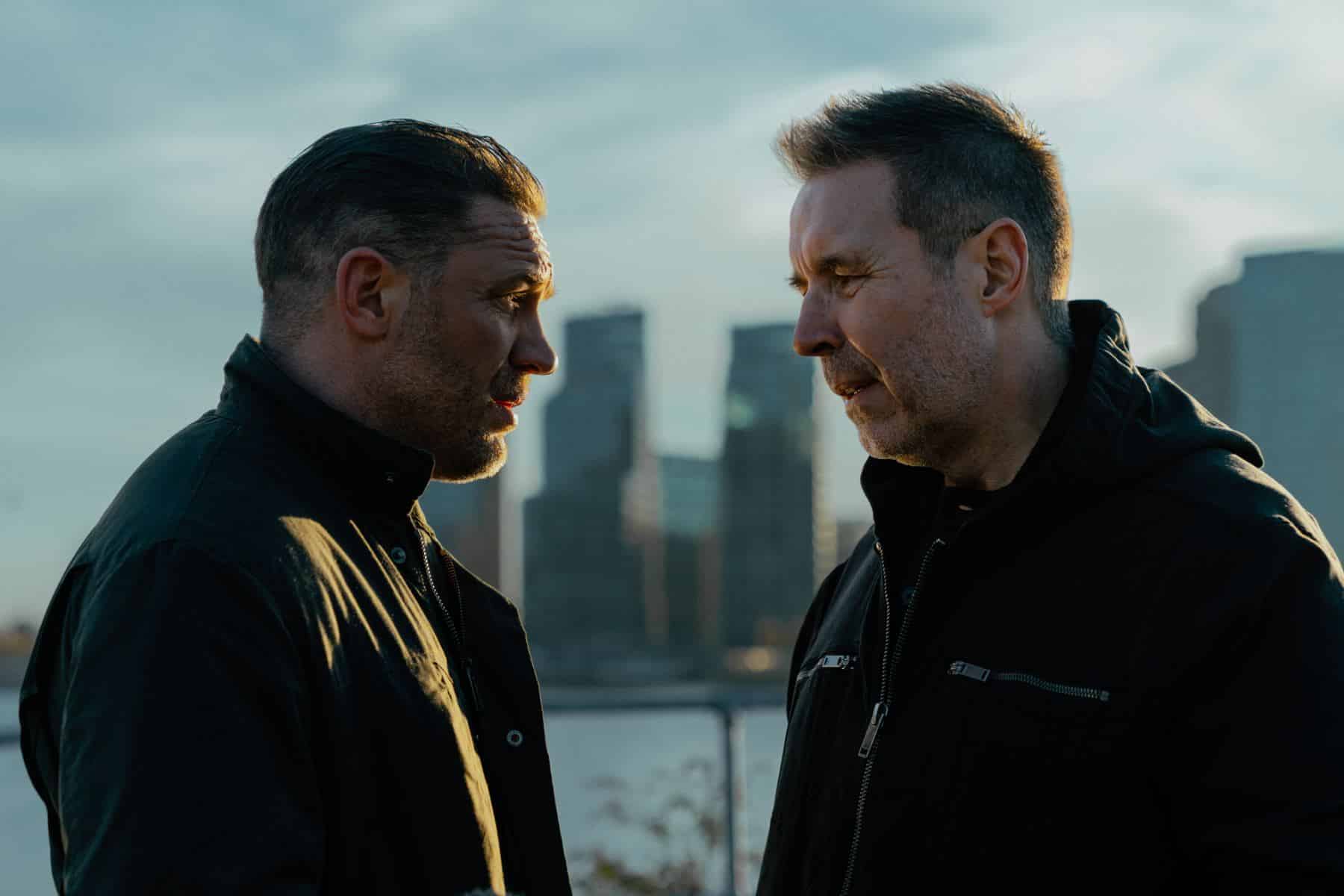 Tom Hardy Restera Bien Dans Mobland Paramount Tranche Enfin Et Commande Deja Une Saison 3 Featured