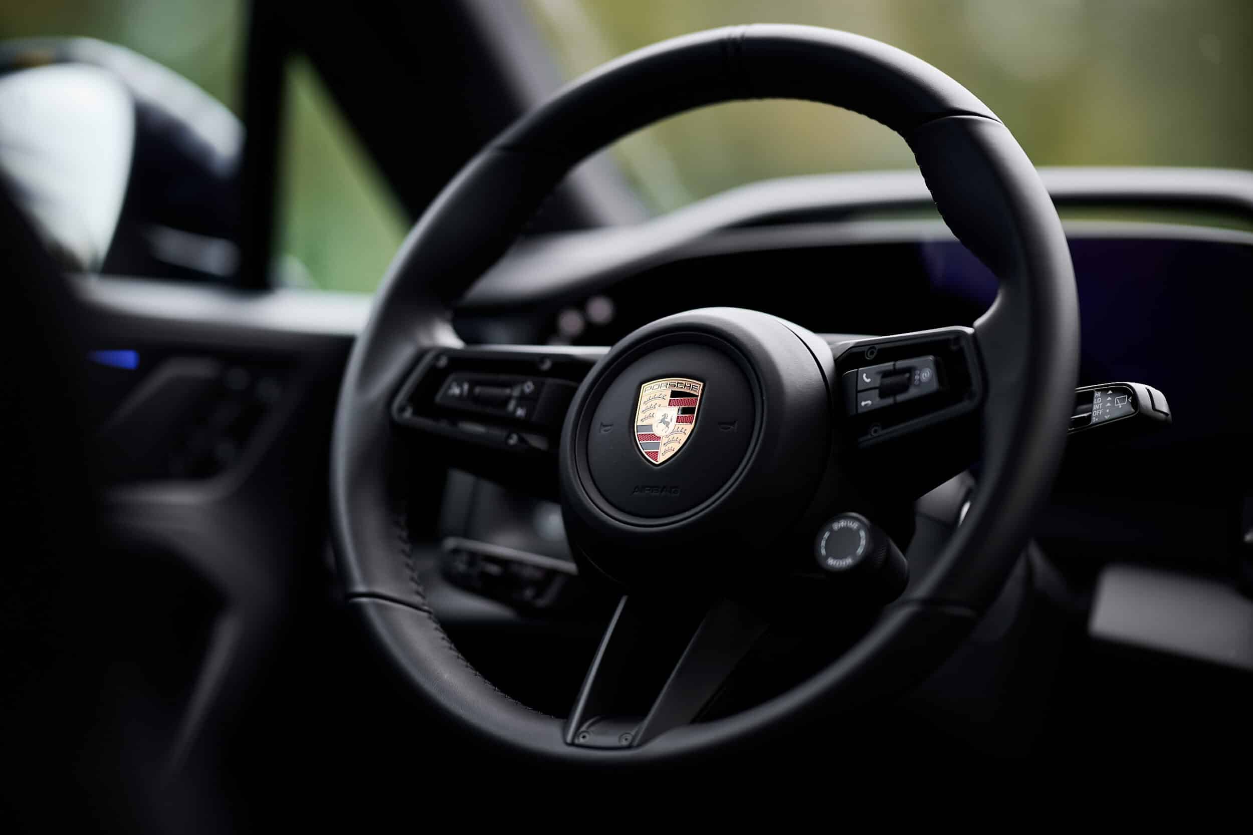 Porsche Cayenne Electric 2582