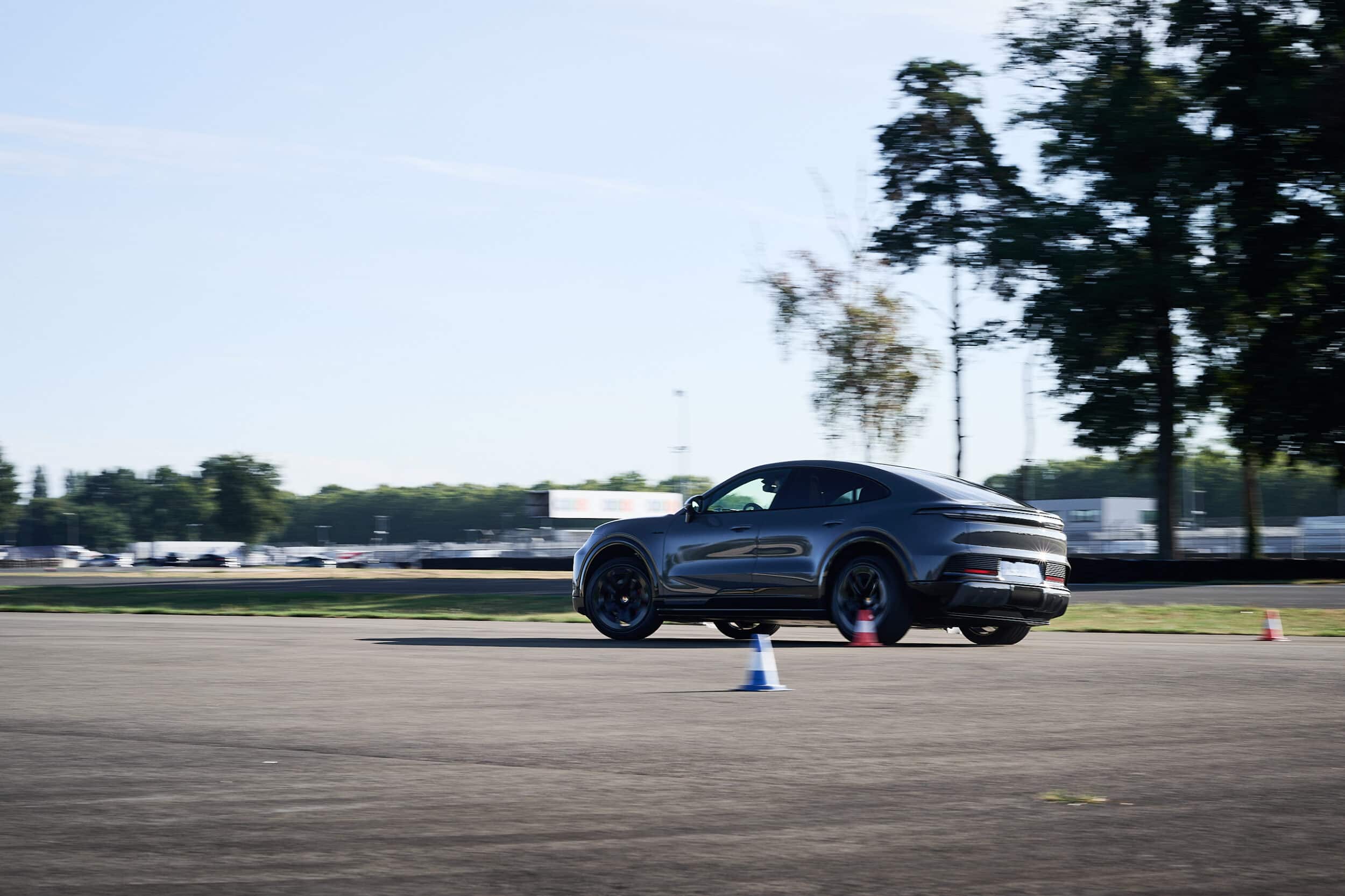 Porsche Cayenne Electric 2809