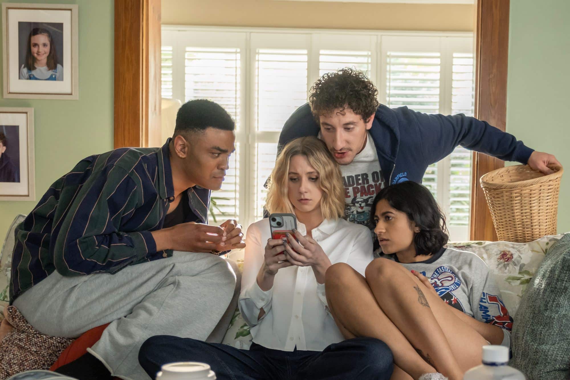 Cette Comedie Disney Sur Cinq Colocataires New Yorkais Revient Avec Des Situations Toujours Plus Chaotiques Featured