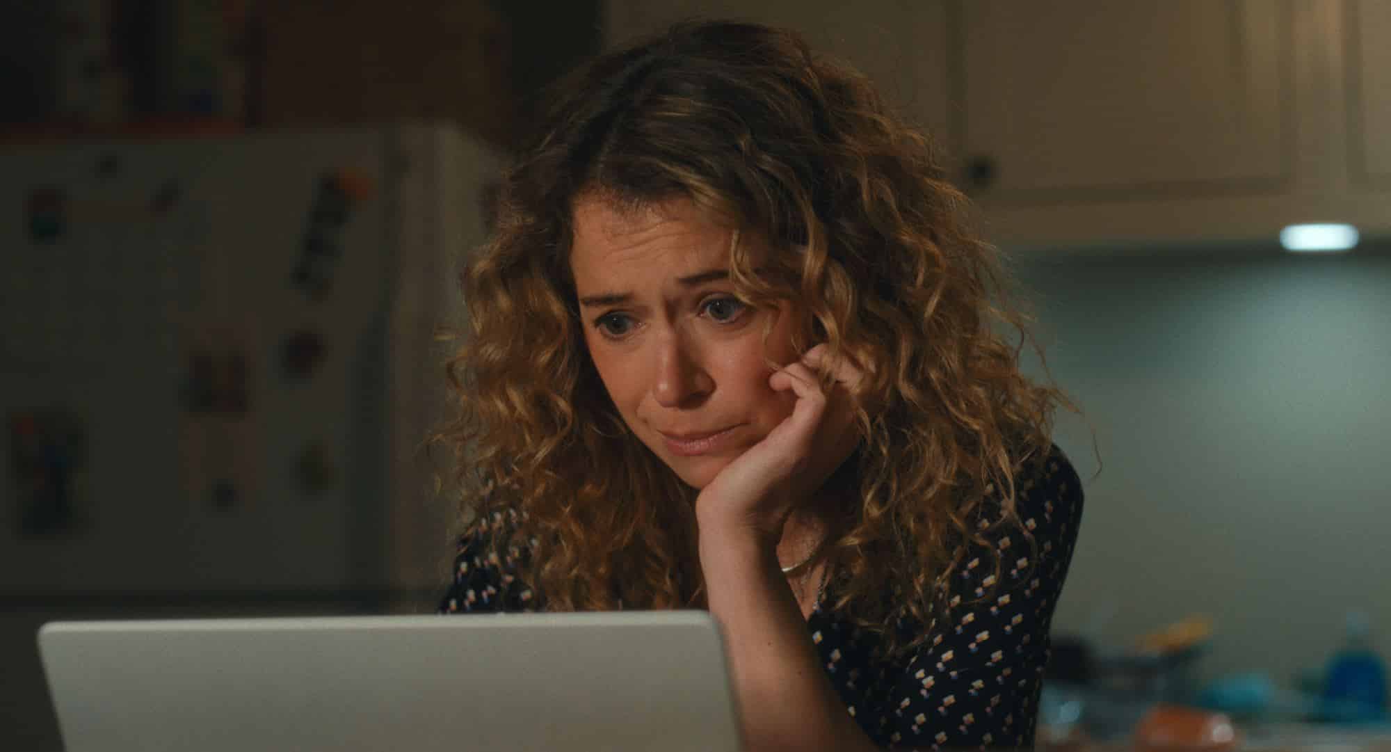 Passe Inapercu En France Et Renouvele Pour Une Saison 2 Ce Thriller Comique Dapple Tv Merite Vraiment Une Seconde Chance Featured